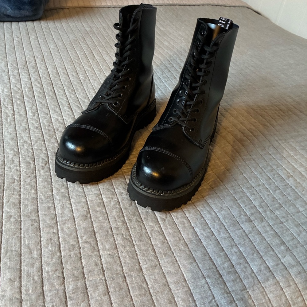 Grinders Bulldog Steel Toe 10 hole boot